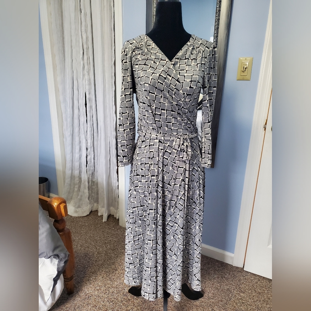 Small Patterned Gray Dress